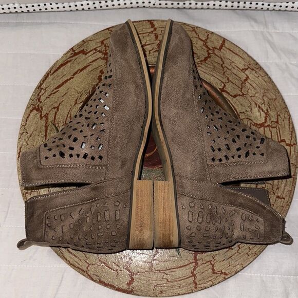 CG 9 Tan Faux Suede Laser Cut V Cut Ankle Booties - Picture 5 of 11